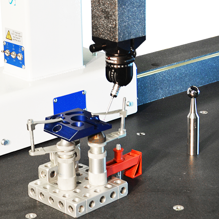 Hand-held measuring machine with clamping system