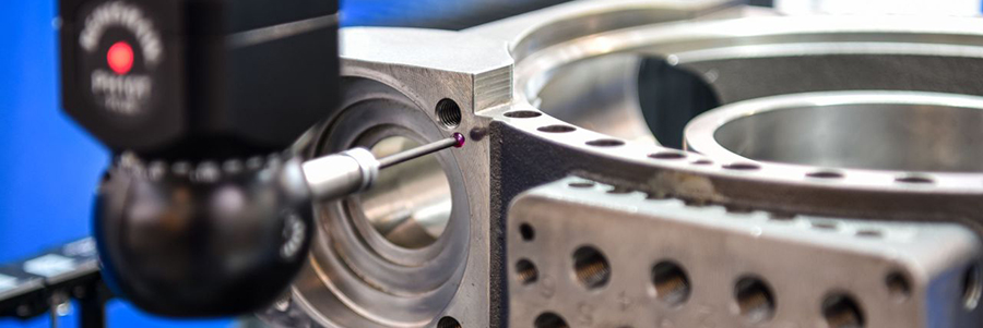 CNC Messmaschine misst Getriebegehäuse